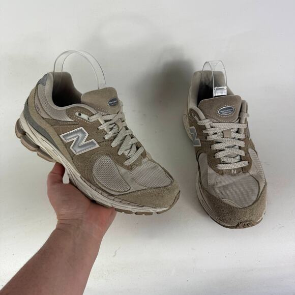 New Balance 2002R Sneakers Womens 8 Taupe Gray Lace-Up Low Top Running Shoes - Picture 1 of 10
